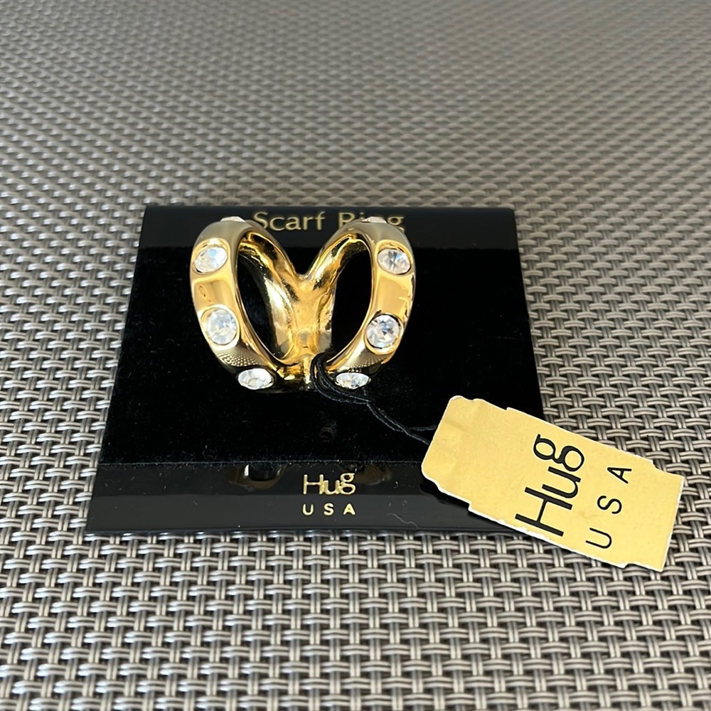 Hug USA Scarf Ring Goldtone. Comes with display card but has minor wears